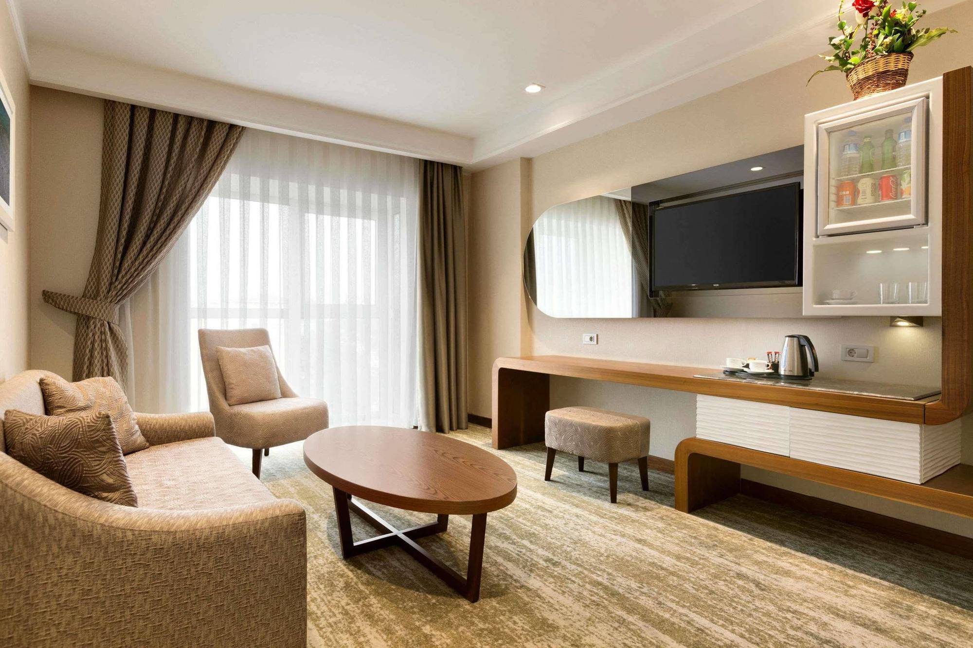 Ramada By Wyndham Gemli̇K Hotel Gemlik Exterior photo